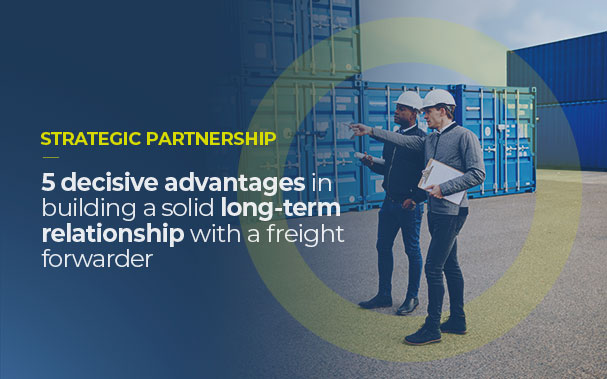 Over the picture of two professionals working side by side on a cargo hub, it is written: STRATEGIC PARTNERSHIP, 5 decisive advantages in building a solid long-term relationship with a freight forwarder